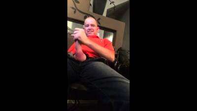 Str8 daddy jerking watching porn - nvdvid.com