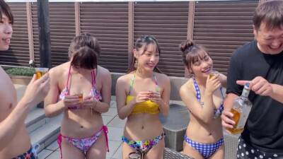 ビッチ娘３人と盛り上がる生ハメSPの夏SEX - txxx.com - Japan