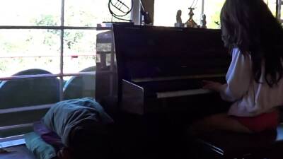 Britney Blue Piano Naked - nvdvid.com