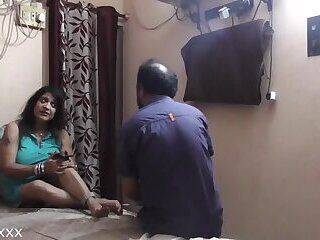 mature aunty fucks worker indian porn sex - pornoxo.com - India