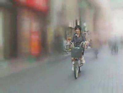 03541 Acme in agony on bicycle - hclips.com - Japan