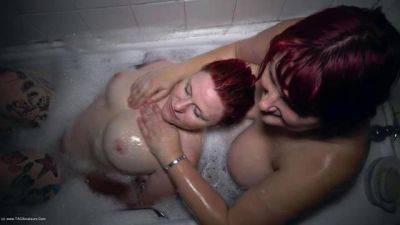 Mollie & Boobarella's Bath - hclips.com
