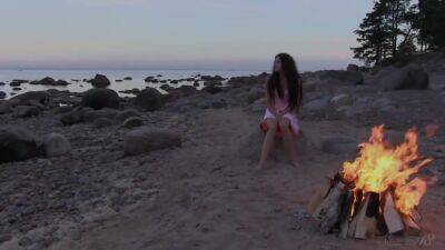 Norma A Enjoys Her Body By The Beach At Night - hotmovs.com - Russia