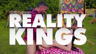 Ella Knox - Ricky Johnson - Watch Ricky Johnson & Ella Knox's hot threesome with a big juicy naturals drop - sexu.com