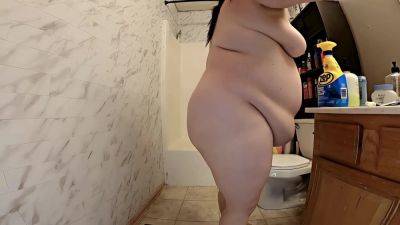 Big Fat Pawg Housewife Cleaning Bathroom - hotmovs.com