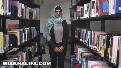 Mia Khalifa - Lebanese curvy queen Mia Khalifa strips & flaunts her big ass & bubble butt in library - sexu.com - Lebanon