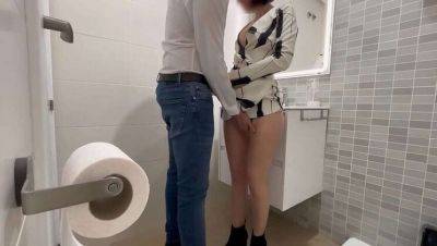 Lois Clark offers Lechero a bathroom surprise, ready for a cum-filled blowjob with a stranger - xxxfiles.com